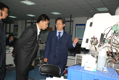 ���ٹ�ʿΪ�ʾֳ����������з��е���Ʒ